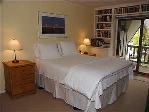 Master Bedroom with Queen Bed/Bath/TV