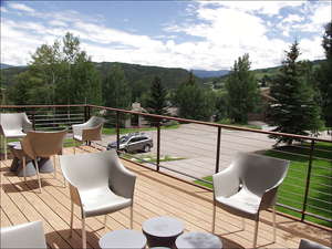 Front Deck with Views!
