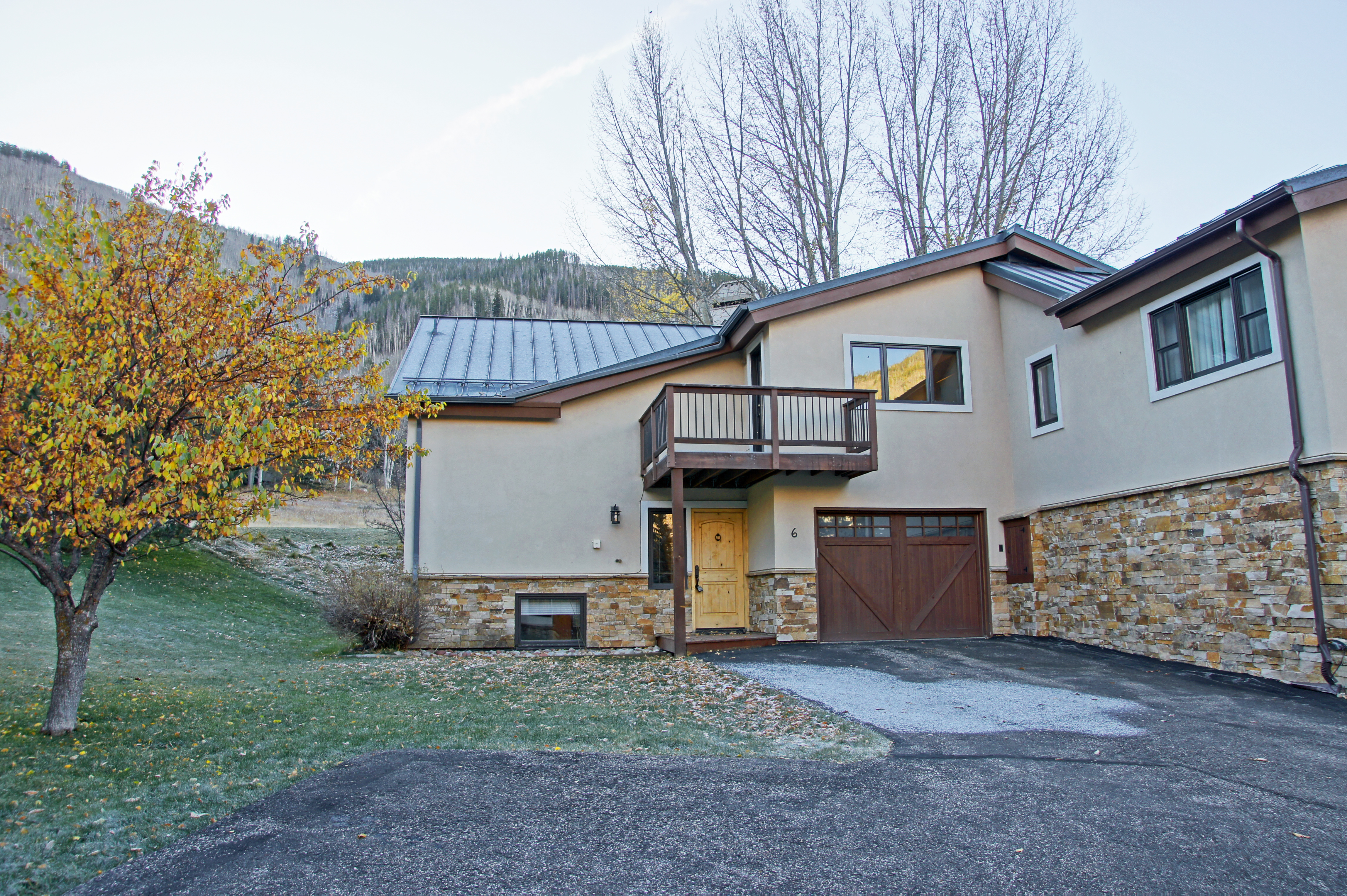 Walking Distance to Vail Bike Path, Affordable Rates, Wood Burning Fireplace