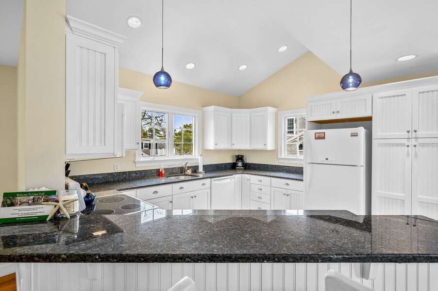 Breakfast bar and fully equipped kitchen - 24 Sea Mist Lane Chatham Cape Cod New England Vacation Rentals