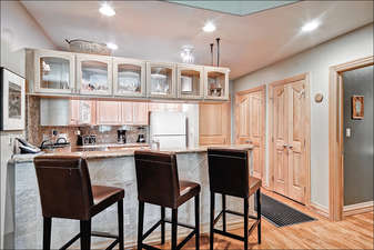 Kitchen has Breakfast Bar