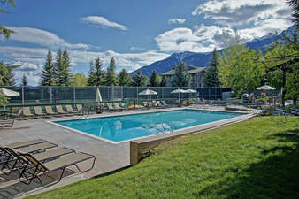 Sundance Club Facility - Heated Pool, 3 Large Hot Tubs, 3 Tennis Courts