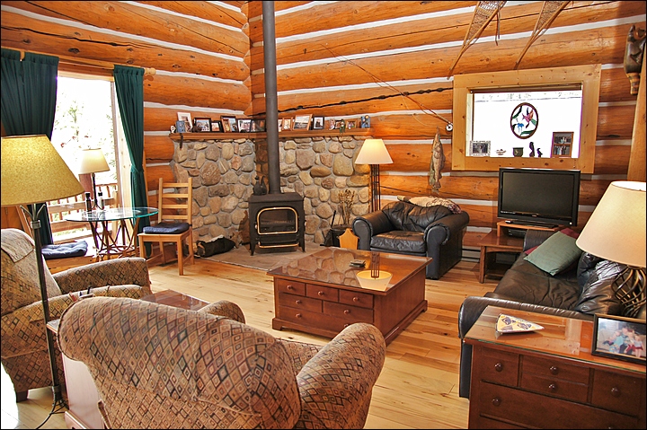 Living Room with Vaulted Ceilings, HDTV, & Gas Fireplace
