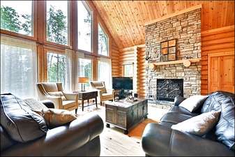 Spacious Living Room with Fire Place and Flat Screen TV