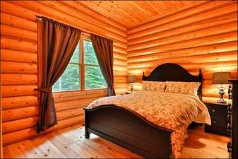 2nd Bedroom with Queen Bed