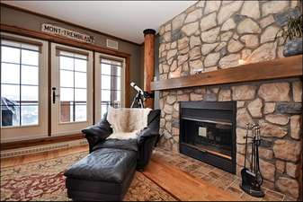 Enjoy the Cozy Fireplace and the Telescope