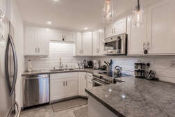 Fully Equipped Kitchen/Fully Updated/Stainless Steel Appliances/Quartz Countertops