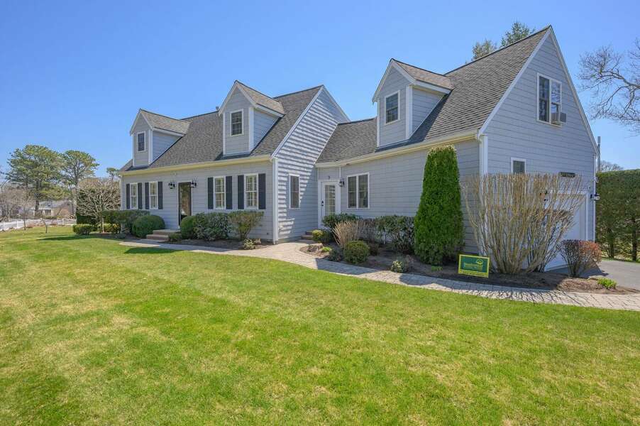 Welcome to Four Shore! Plenty of room to park 4 cars - 9 Wilfin Road South Yarmouth Cape Cod - Four Shore - NEVR