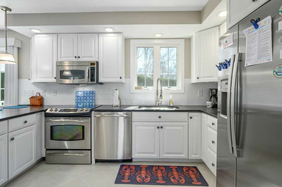 Fully equipped gourmet kitchen - 9 Wilfin Road South Yarmouth Cape Cod - Four Shore - NEVR