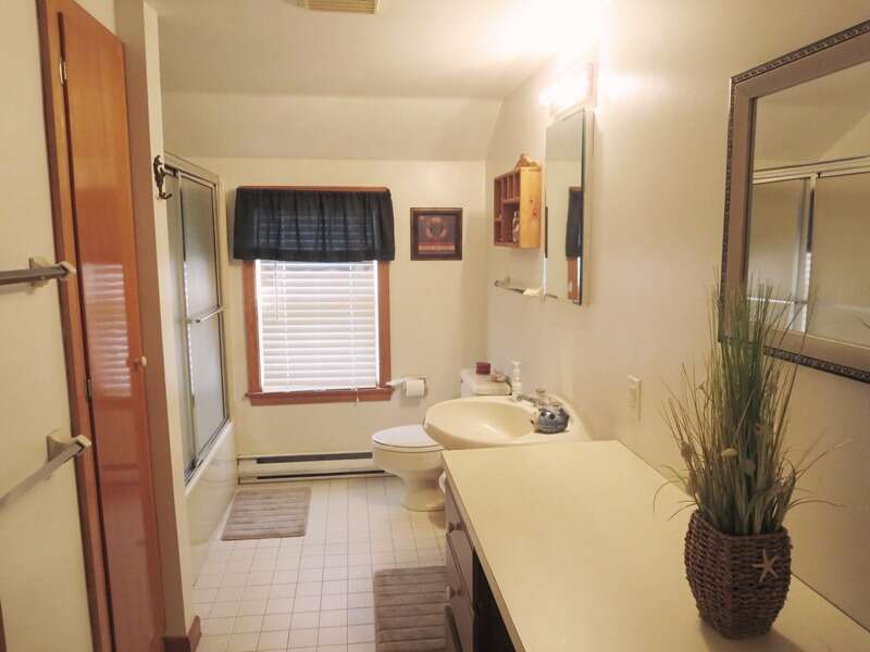 2nd floor bathroom with tub and shower-180 Hardings Beach Road Chatham Cape Cod - New England Vacation Rentals