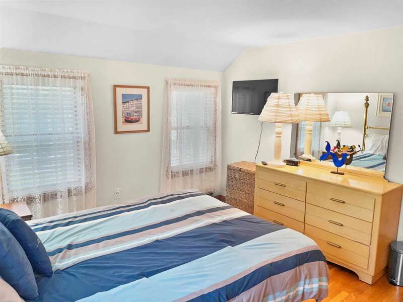 2nd floor bedroom - Queen-180 Hardings Beach Road New England Vacation Rentals