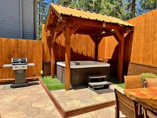 Enjoy the yard with Jacuzzi, BBQ, seating and play area