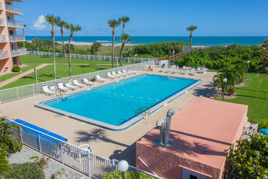 Oceanfront pool with private access tot he beach