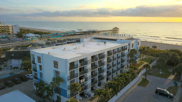 Situated steps from the beach, this building has spectacular views and is in an A+ location.
