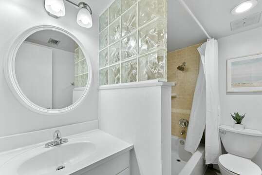 Bright and upgraded bathroom