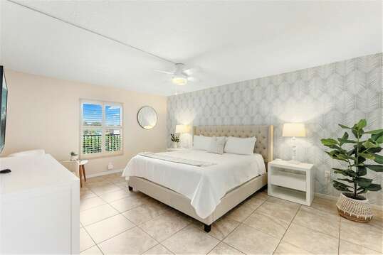 Master Bedroom with king bed, ensuite, closet & 50