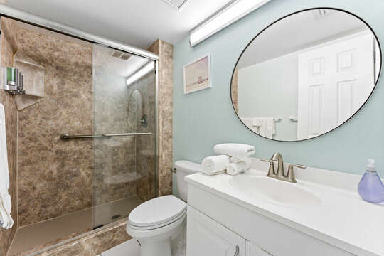 Bright and upgraded bathroom