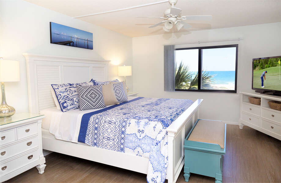 Master bedroom with a king bed, en-suite bathroom & excellent ocean views