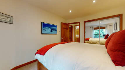 Secondary Bedroom w/ Queen Bed & Samsung Frame TV