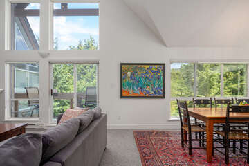 Bright and open concept living/dining area