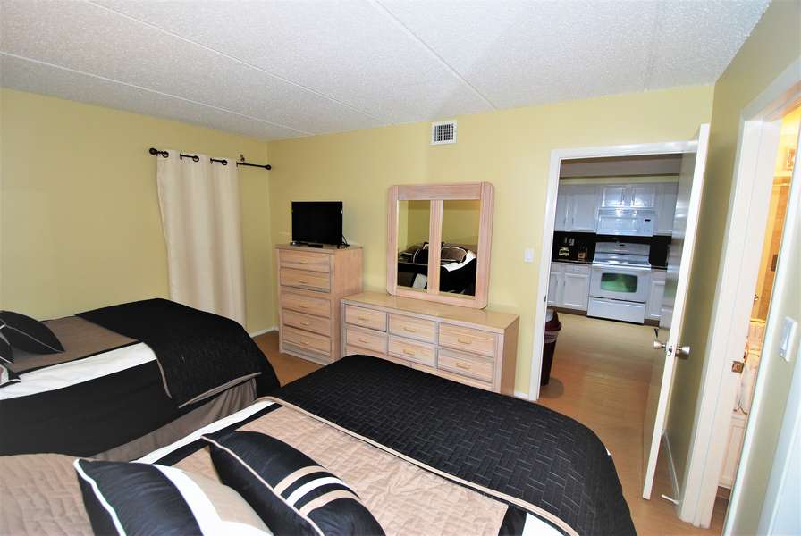 guest bedroom; 2 full size beds