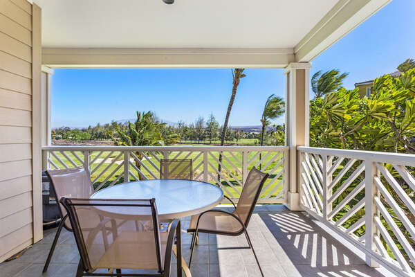 Spacious Lanai with Outdoor Seating for 4 and Golf course Views