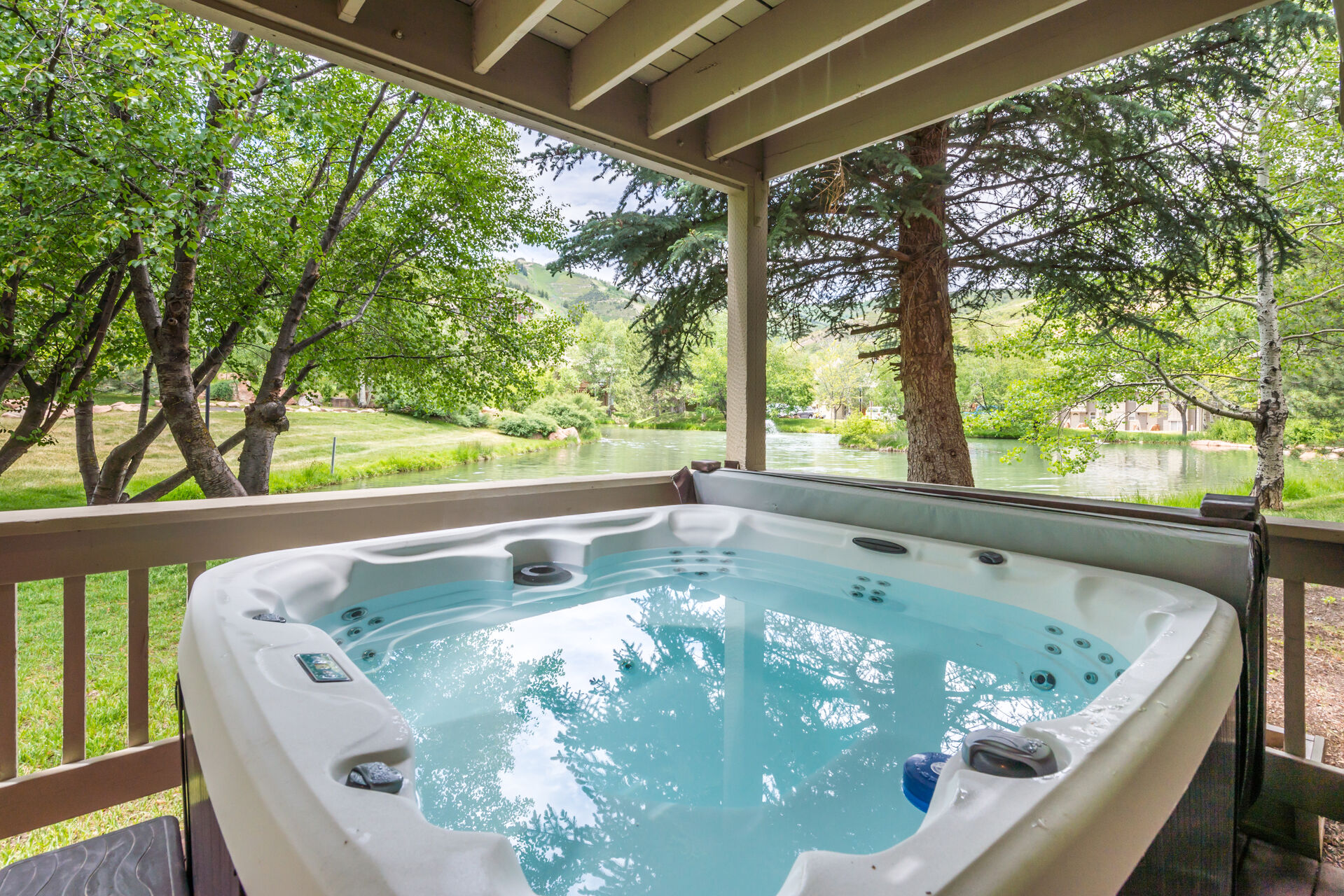 Private Hot Tub with Golf Course/Pond View