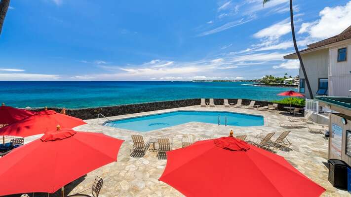 Ocean Front Complex Pool near our kona hawaii vacation rentals