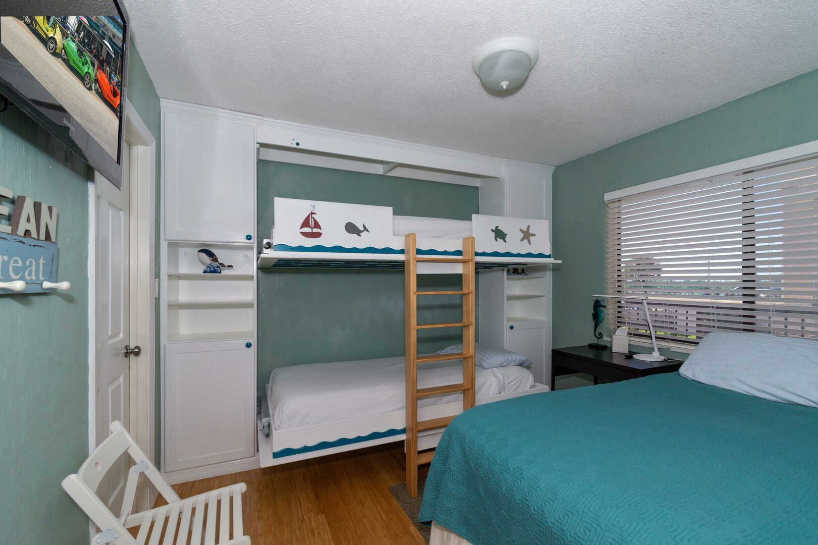 2 twin-sized Murphy beds in a guest bedroom.