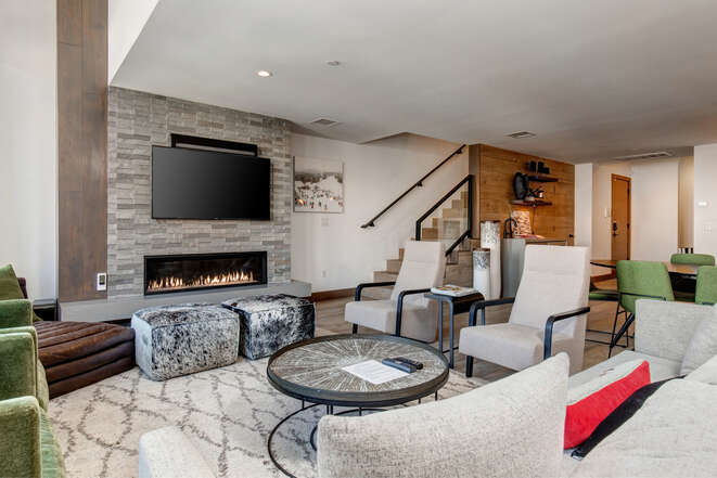 Spacious Living Room with a Gas Fireplace and a 55