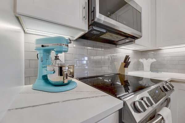 We include all so many extras for your total satisfaction. A Kitchenaid mixer?? Now THAT is A Stay Above the Rest!