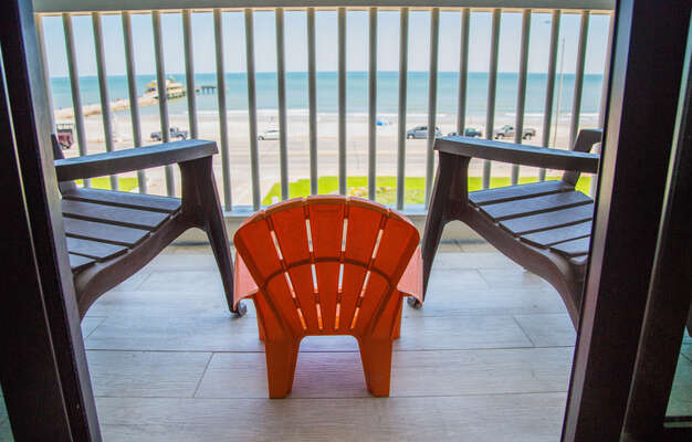 FRONT row and TOP floor!  No angle view here!  See the ocean as soon as you open the front door to the condo!
