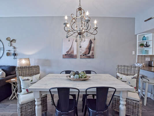 Dining area- plenty of room and barstools to the right!