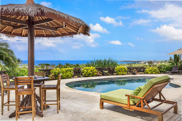 Lounge and Bar Seating with Ocean Views at Kona Hawaii Vacation Rentals
