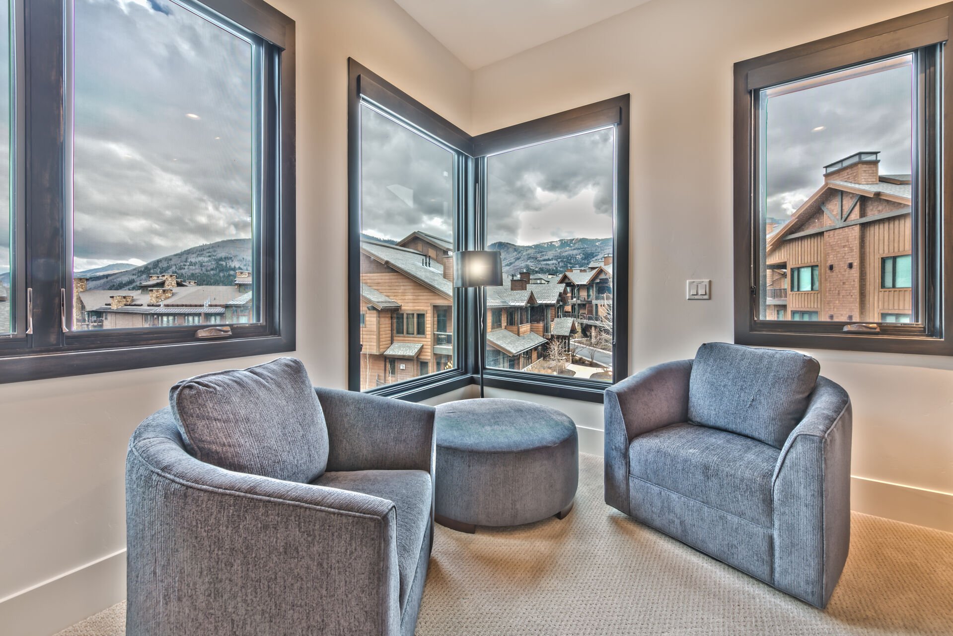 Master Bedroom Sitting Area with Great Views