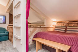 Bedroom #2/Loft Queen bed