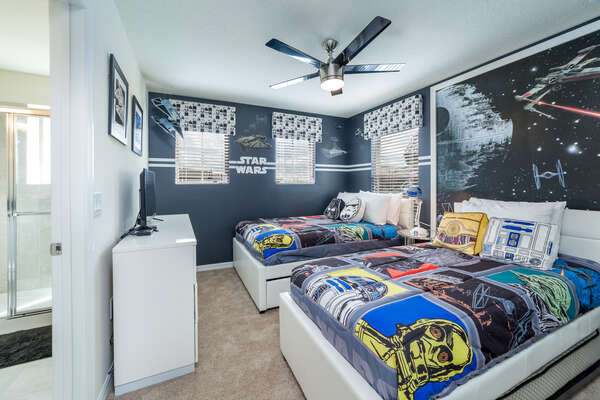 The fans of the family will adore this full/full bedroom
