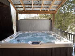 Deluxe Hot tub available all year round.