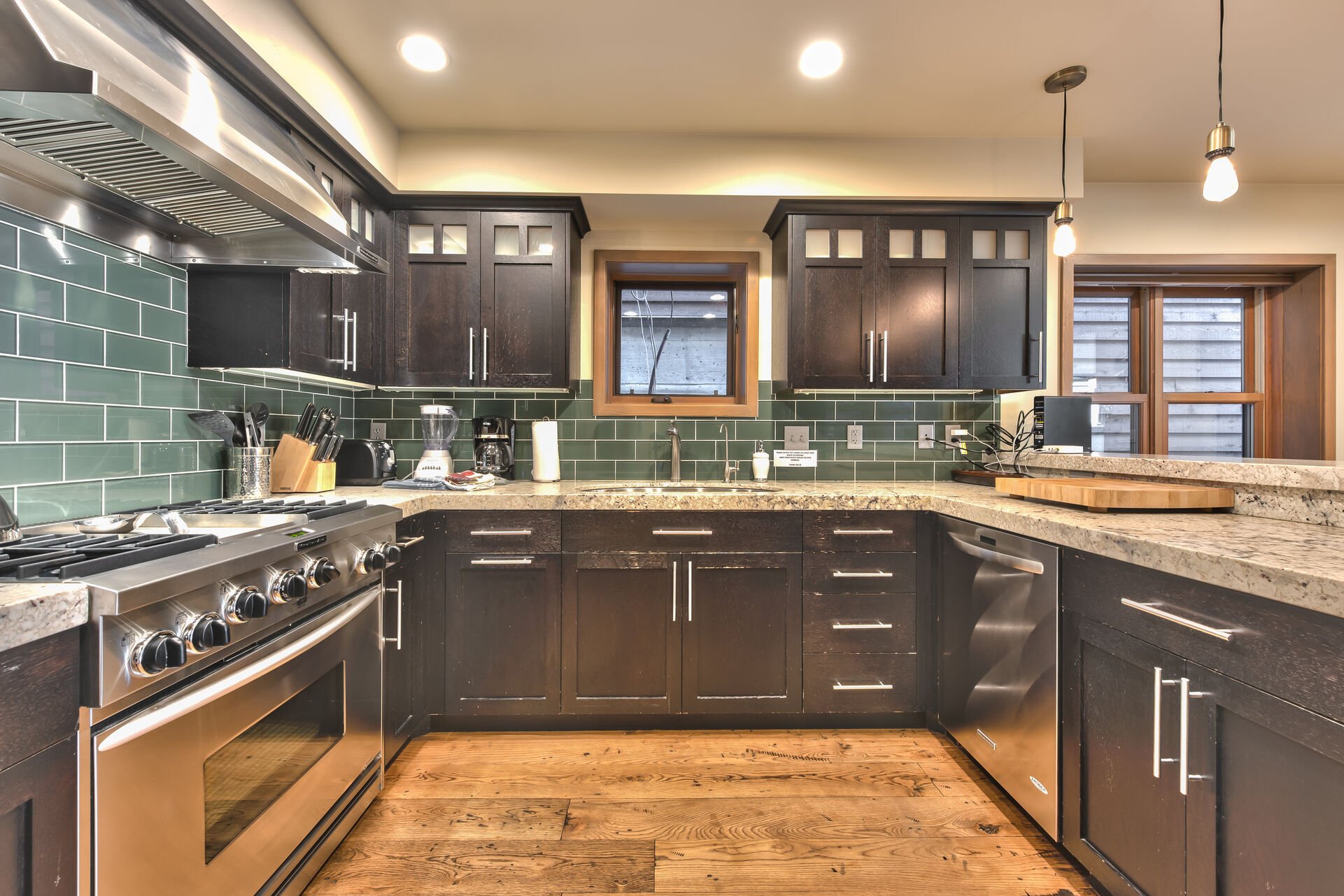 Fully Equipped Kitchen with Stainless Steel Appliances including a 4-Burner Gas Range