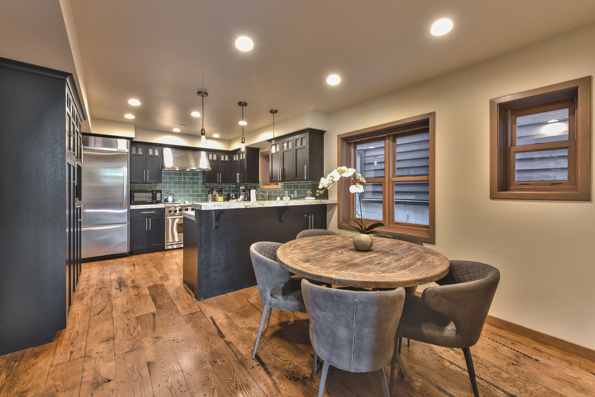 Kitchen and Breakfast Table with Seating for 5