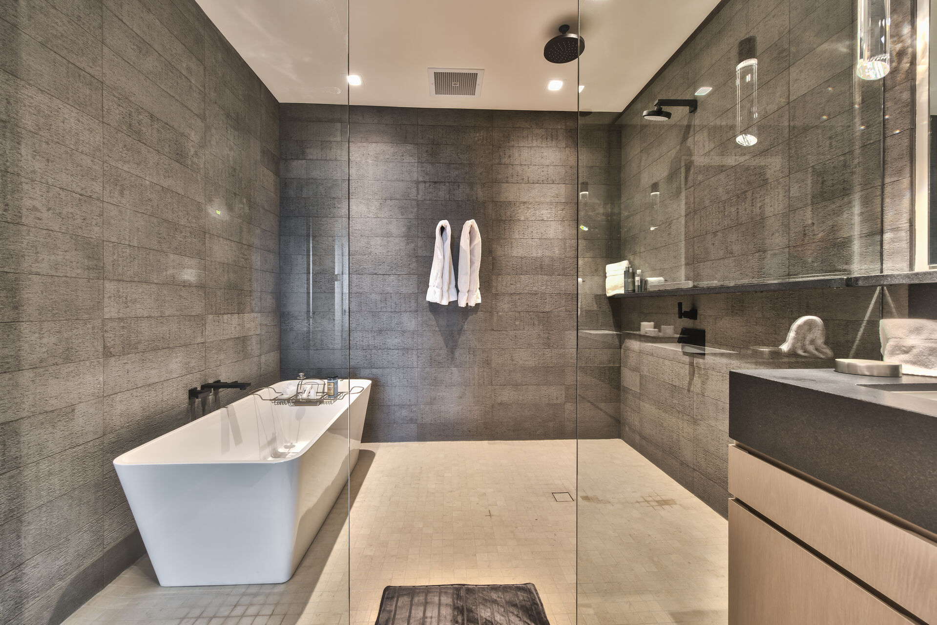 Oversize Shower with Dual Shower Heads and Soaking Tub