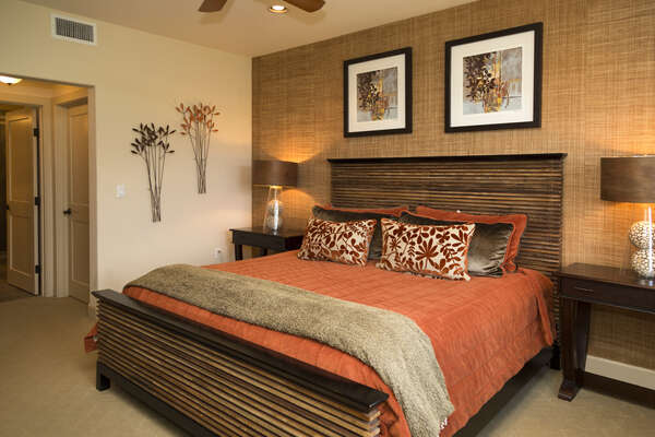 Primary Bedroom of this Kona Hawai'i vacation rental with King Bed and twin nightstands.