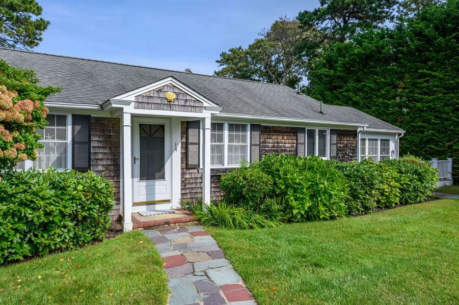 Welcome to 19 Burton Avenue West Harwich -  Lobsta House- New England Vacation Rentals
