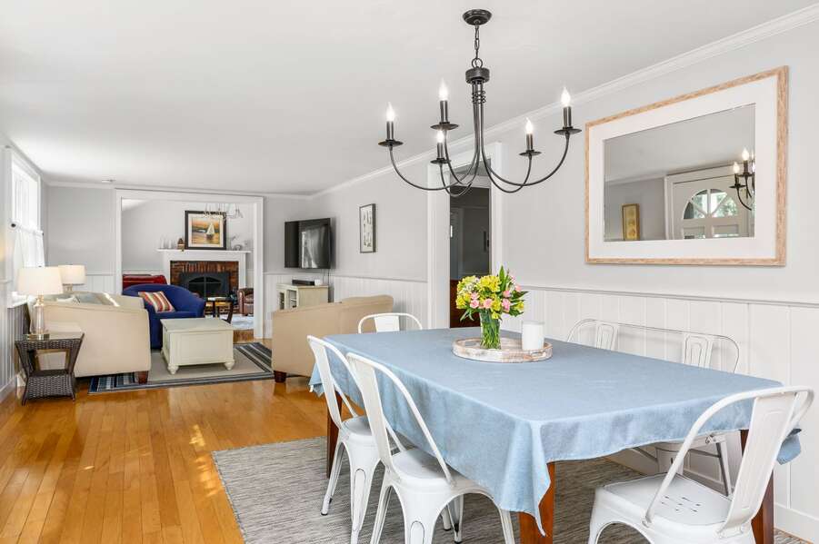 Dining and more - 19 Burton Avenue West Harwich -  Lobsta House- New England Vacation Rentals