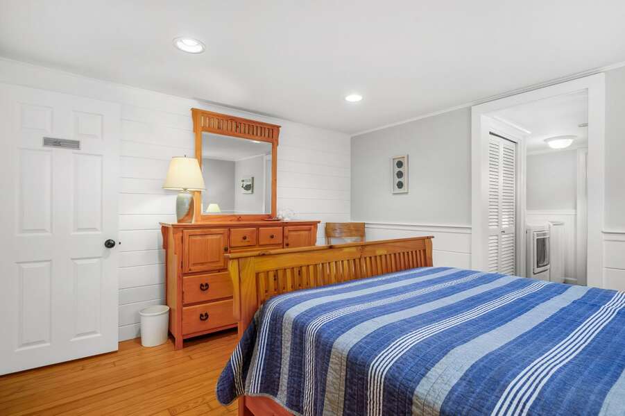 Primary bedroom with en suite bathroom - 19 Burton Avenue West Harwich -  Lobsta House- New England Vacation Rentals