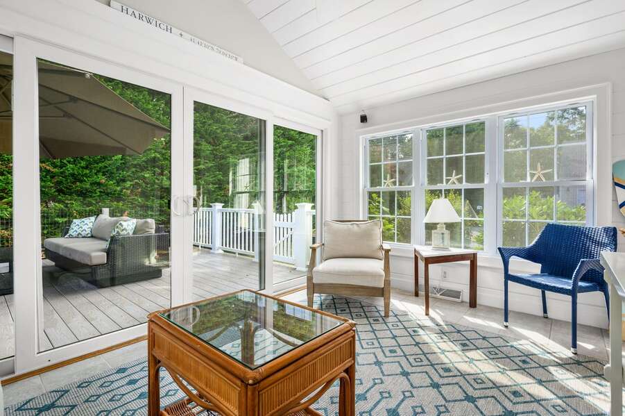 Airy sun room - 19 Burton Avenue West Harwich -  Lobsta House- New England Vacation Rentals