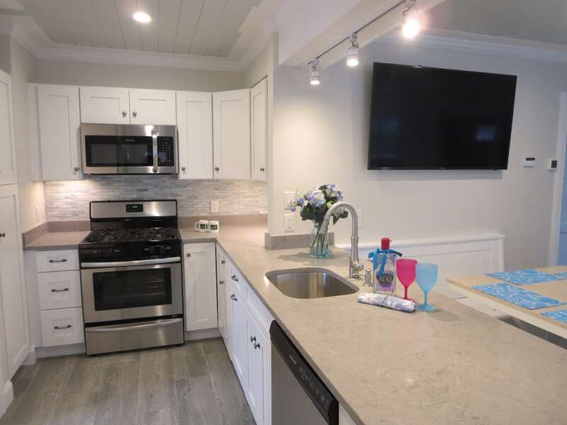 Fully equipped kitchen with stainless steel appliances - 1 Bayberry Lane Eastham Cape Cod - Bay Dream - NEVR