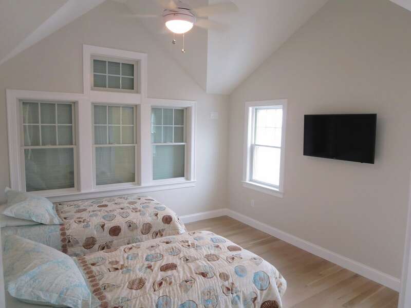 Twin bedroom features a flat screen TV as well - 1 Bayberry Lane Eastham Cape Cod - Bay Dream - NEVR