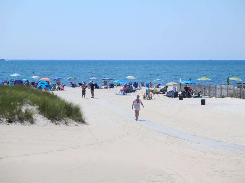 Bank Street Beach. A Nantucket Sound-side beach with warmer water and gentle waves -  Harwich Port Cape Cod - New England Vacation Rentals
