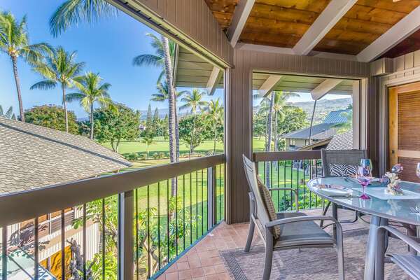 Spacious Lanai offers Outdoor Dining and Fairway Views